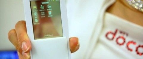 Smartphone com tela transparente é apresentado no Japão