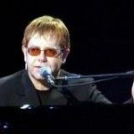 Elton John descobre infecção respiratória e cancela shows