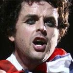 Billie Joe permanece em tratamento após surto