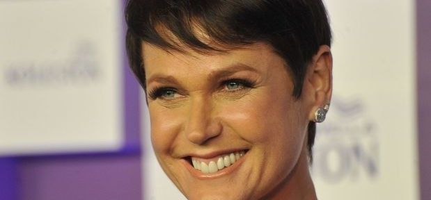 Xuxa diz ter a infância parecida com a do Divino e afirma em entrevista ser suburbana