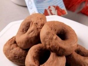 Rosquinha de creme de leite com chocolate