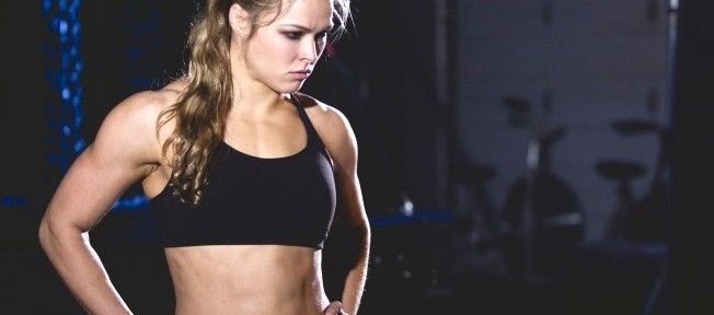 Ronda Rousey se torna a primeira mulher a ser contratada pelo UFC