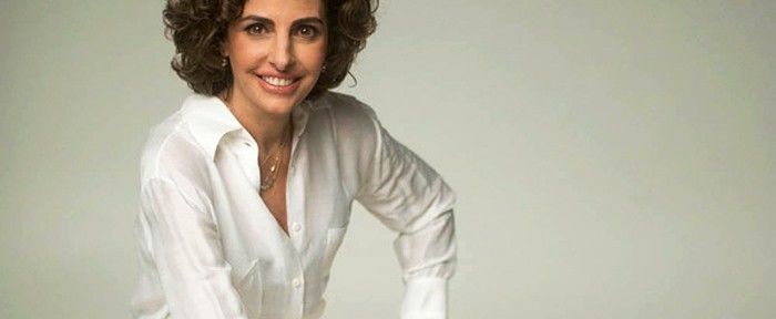 A atriz Antonia Frering revela que teve câncer e fez quimioterapia e está usando megahair para atuar na novela