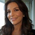 A cantora Ivete Sangalo lança uma nova linha de fragrâncias e faz fotos para campanha