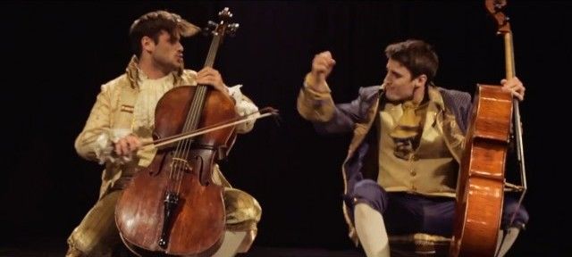 2Cellos divulga clipe da incrível versão de 'Thunderstruck', do AC/DC; Assista