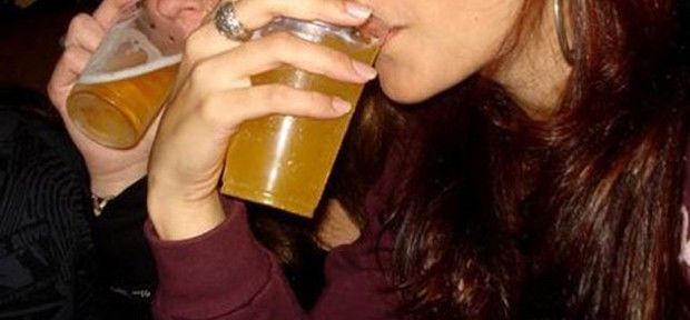 Redes sociais (Facebook, Twitter e outros) afastam adolescentes das bebidas alcoólicas