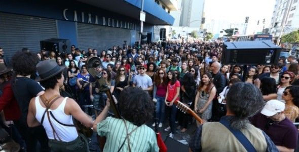 Reinauguração do Cine Belas Artes contou com celebridades, políticos, música e muita fila!