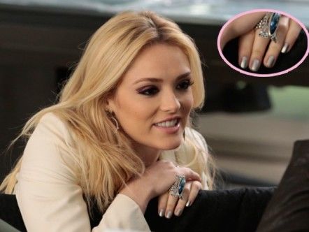 Moda de novela: esmalte nude usado por Megan (Geração Brasil) combina com todas as cores